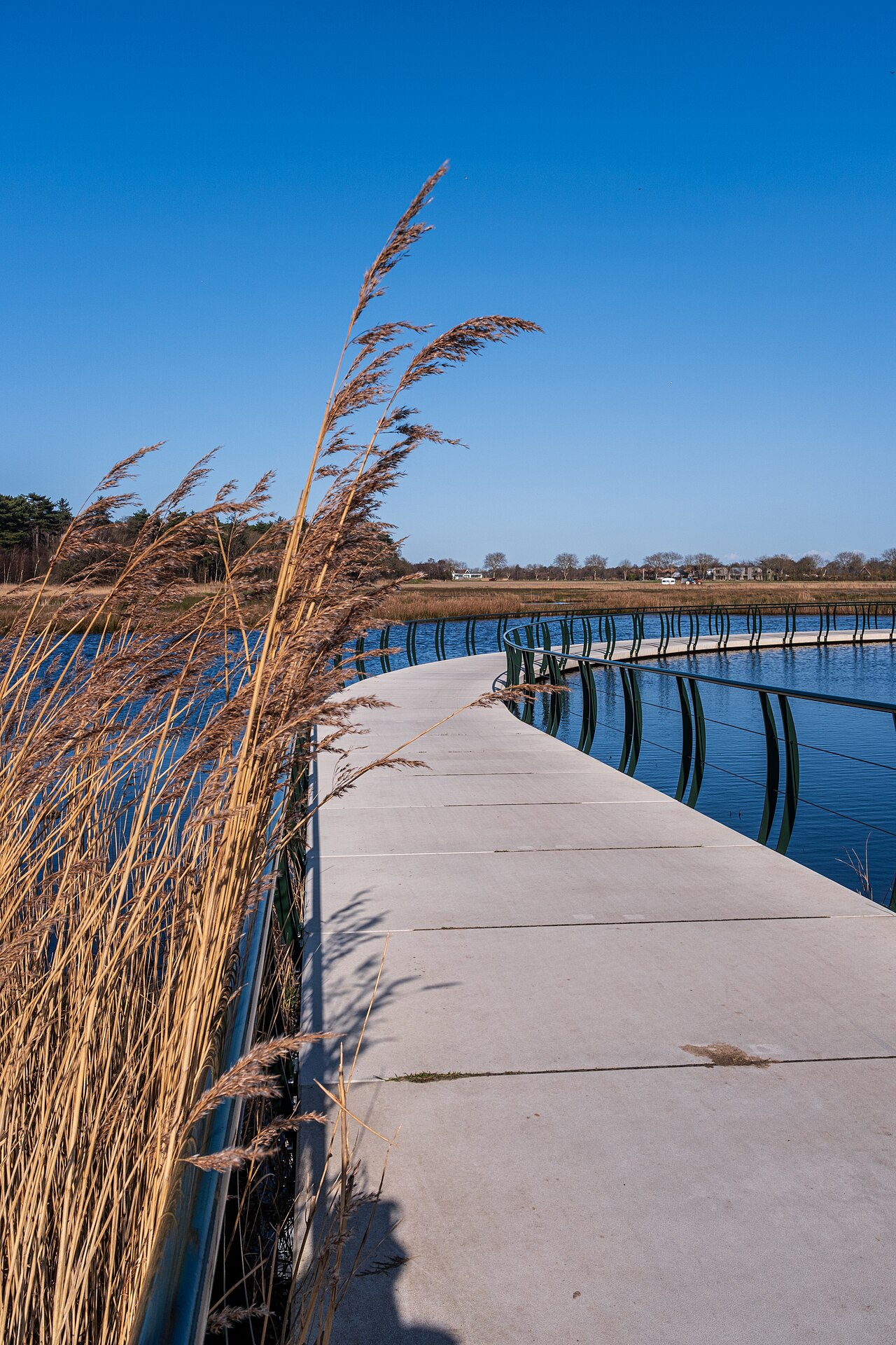De fietsbrug Tureluur bij Den Burg op Texel.