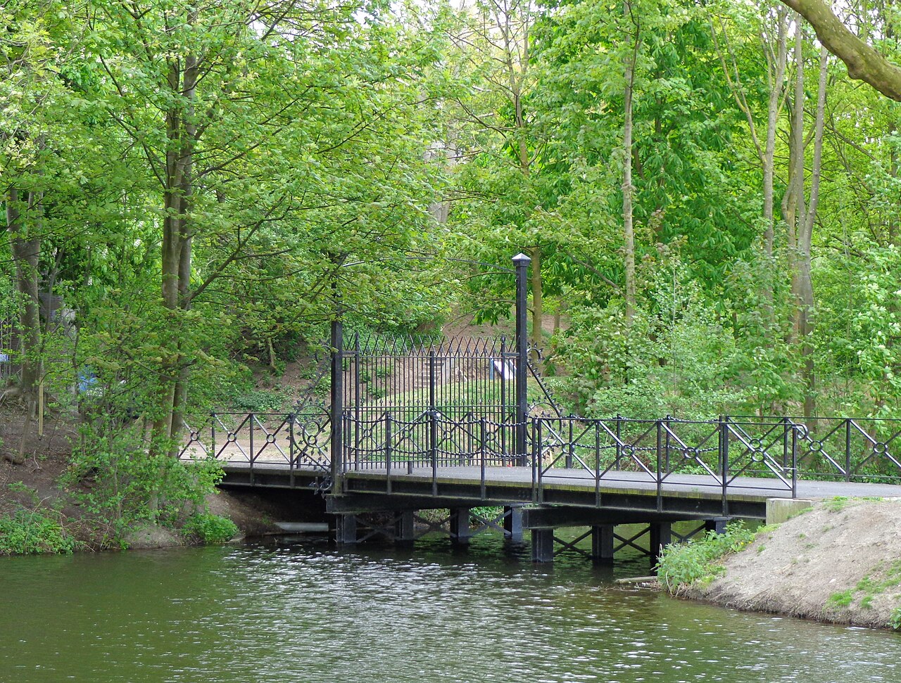 De brug naar het reduit van Fort Blauwkapel.