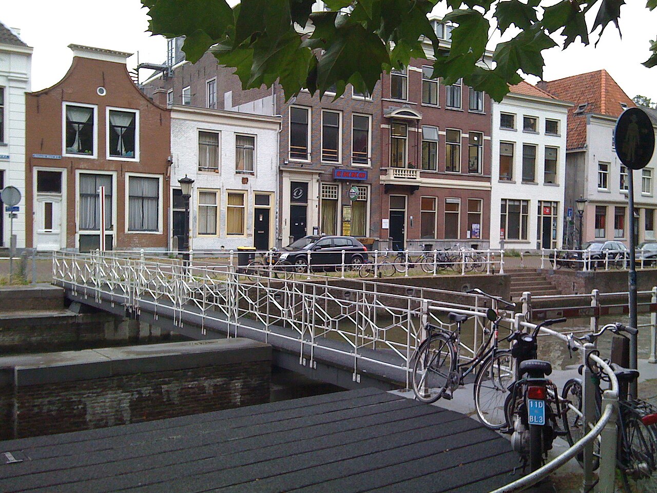 De voetgangersbrug bij de Weerdsluis in Utrecht.