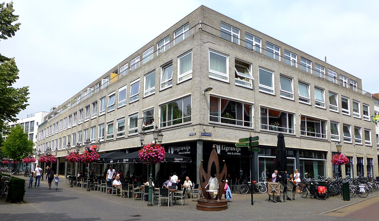 De hoek van de Sint-Jorisstraat en de Grote Kerkstraat in Venlo.